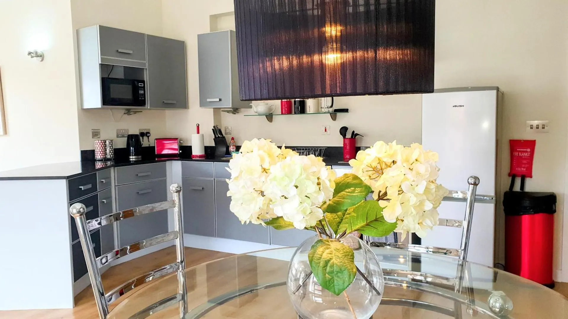 The Penthouse At Regent House Light And Airy Top Floor With Lift Access 1 Bedroom En-Suite Luxury Apartment Ultra Central Location هاروغايت